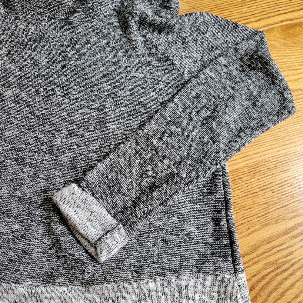 ๐ NWT FRANCESCA'S Gray Cowl Neck Sweater Lightweight Loose Fitting Size S Soft - Picture 3 of 6